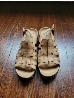 Clarks Womens Size 7M Lexi Marigold Sandals Slingback Beige Open Toe Heels